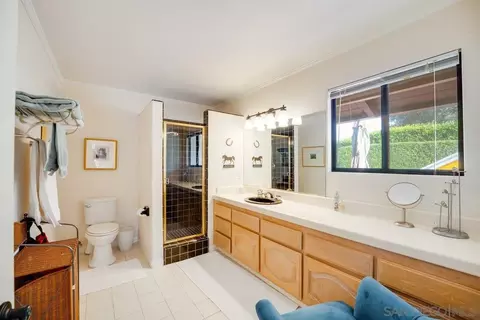 Bath - 11 Country Glen Rd, Fallbrook, CA 92028 photo 3 of 5