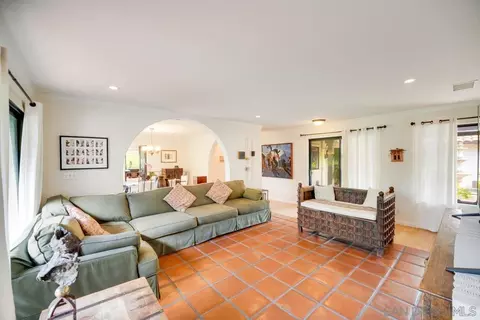 Living - 11 Country Glen Rd, Fallbrook, CA 92028 photo 4 of 4