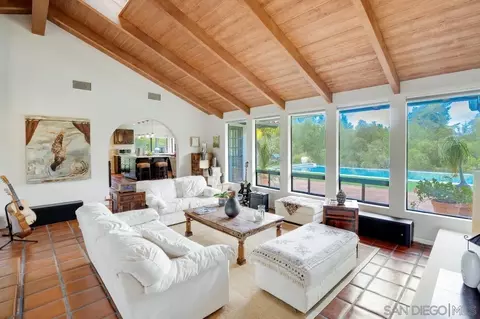 Living - 11 Country Glen Rd, Fallbrook, CA 92028 photo 2 of 4