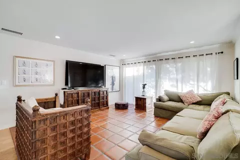 Living - 11 Country Glen Rd, Fallbrook, CA 92028 photo 3 of 4