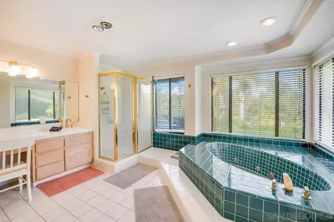 Bath - 11 Country Glen Rd, Fallbrook, CA 92028 photo 1 of 5