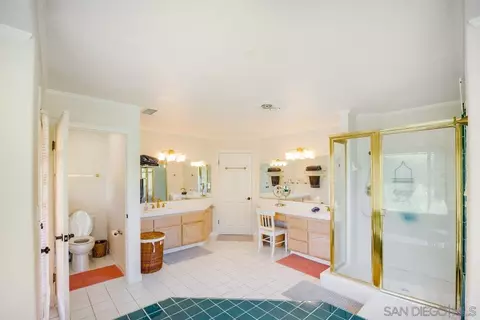 Bath - 11 Country Glen Rd, Fallbrook, CA 92028 photo 2 of 5