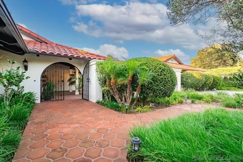 Exterior - 11 Country Glen Rd, Fallbrook, CA 92028 photo 5 of 27