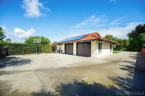 Exterior - 11 Country Glen Rd, Fallbrook, CA 92028 photo 16 of 27