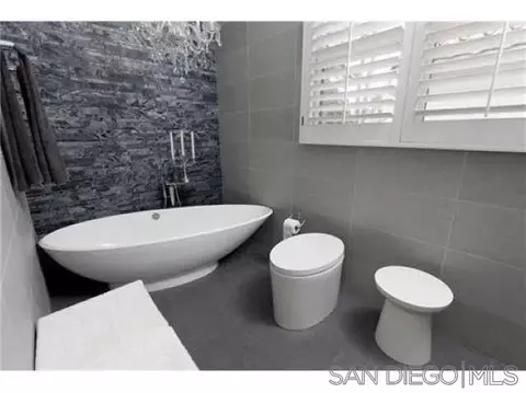 Bath - 7335 Draper Ave, La Jolla, CA 92037 photo 1 of 4