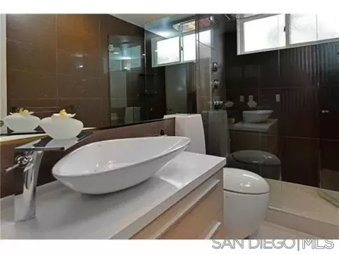 Bath - 7335 Draper Ave, La Jolla, CA 92037 photo 2 of 4