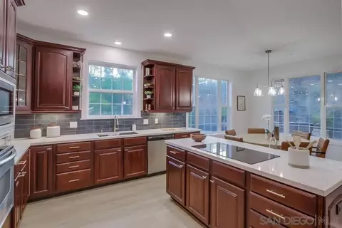 Kitchen - 2543 Daisy Ln, Fallbrook, CA 92028 photo 5 of 6