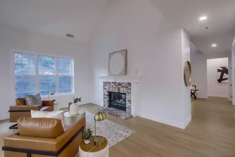 Living - 2543 Daisy Ln, Fallbrook, CA 92028 photo 4 of 5
