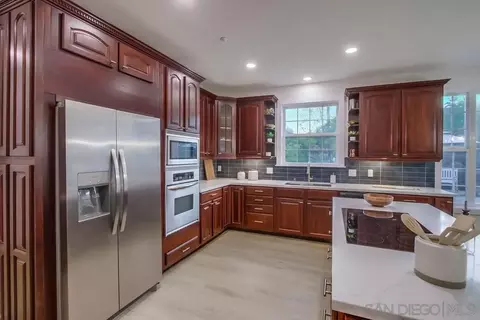 Kitchen - 2543 Daisy Ln, Fallbrook, CA 92028 photo 2 of 6