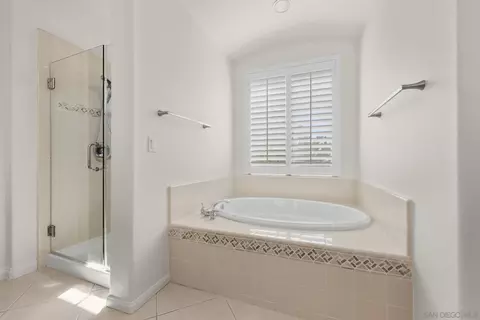 Bath - 824 Hillcrest Ter, Fallbrook, CA 92028 photo 2 of 6