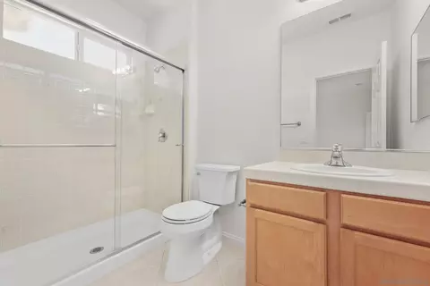 Bath - 824 Hillcrest Ter, Fallbrook, CA 92028 photo 6 of 6