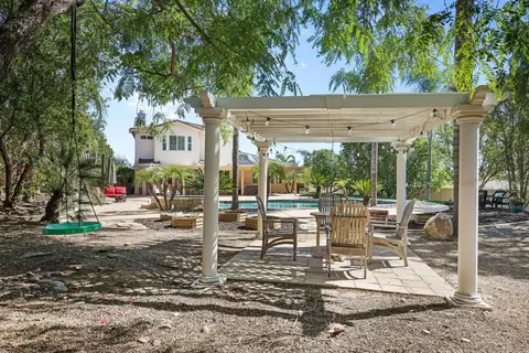 Exterior - 824 Hillcrest Ter, Fallbrook, CA 92028 photo 5 of 13
