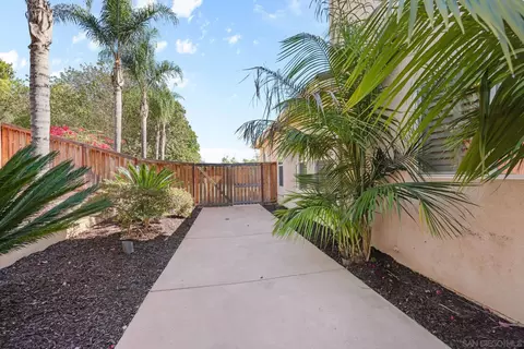Exterior - 824 Hillcrest Ter, Fallbrook, CA 92028 photo 9 of 13
