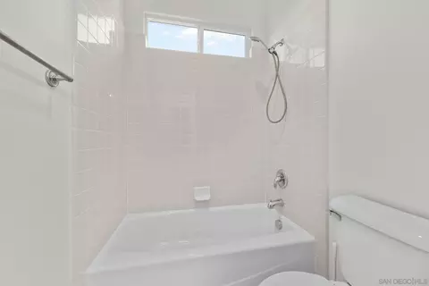Bath - 824 Hillcrest Ter, Fallbrook, CA 92028 photo 5 of 6