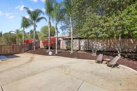 Exterior - 824 Hillcrest Ter, Fallbrook, CA 92028 photo 12 of 13