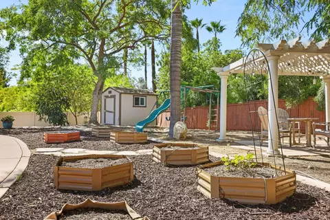 Exterior - 824 Hillcrest Ter, Fallbrook, CA 92028 photo 6 of 13