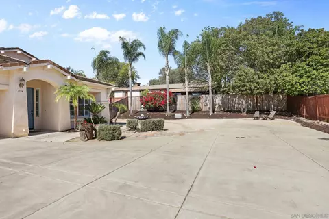 Exterior - 824 Hillcrest Ter, Fallbrook, CA 92028 photo 11 of 13