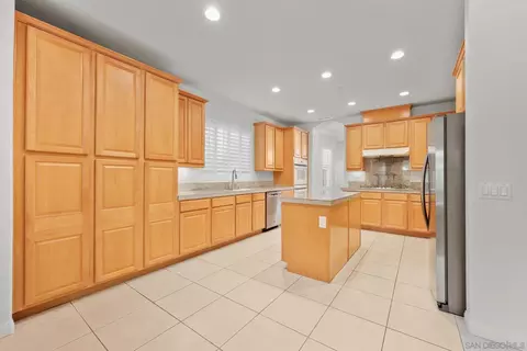 Kitchen - 824 Hillcrest Ter, Fallbrook, CA 92028 photo 2 of 3