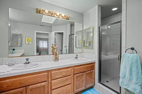 Bath - 7982 Lemon Cir, La Mesa, CA 91941 photo 4 of 4