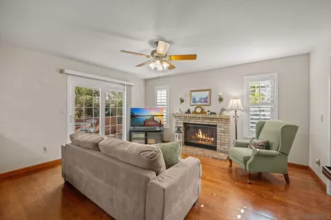 Living - 7982 Lemon Cir, La Mesa, CA 91941 photo 3 of 4