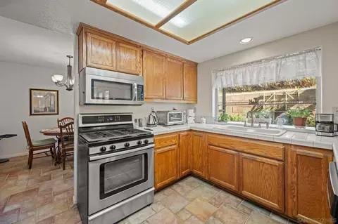 Kitchen - 7982 Lemon Cir, La Mesa, CA 91941 photo 3 of 4