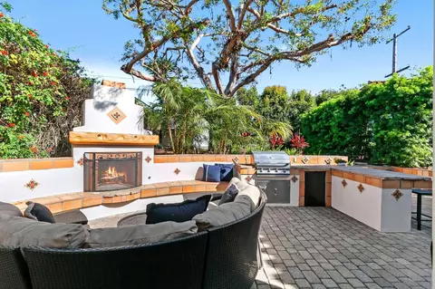 Exterior - 901 Stratford Dr, Encinitas, CA 92024 photo 6 of 13
