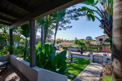 Exterior - 901 Stratford Dr, Encinitas, CA 92024 photo 4 of 13