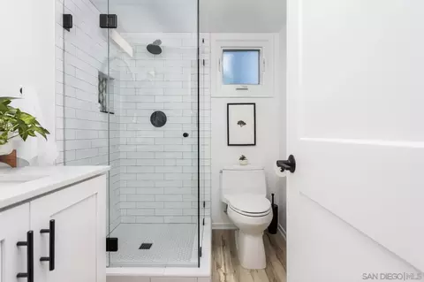 Bath - 901 Stratford Dr, Encinitas, CA 92024 photo 4 of 4