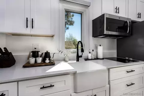 Kitchen - 901 Stratford Dr, Encinitas, CA 92024 photo 6 of 8