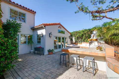Exterior - 901 Stratford Dr, Encinitas, CA 92024 photo 7 of 13