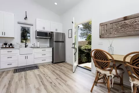 Kitchen - 901 Stratford Dr, Encinitas, CA 92024 photo 8 of 8