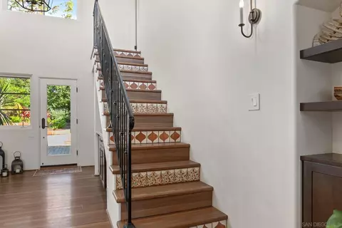 Entry Way - 901 Stratford Dr, Encinitas, CA 92024 photo 3 of 5