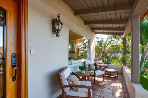 Exterior - 901 Stratford Dr, Encinitas, CA 92024 photo 3 of 13