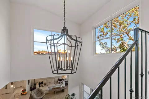 Entry Way - 901 Stratford Dr, Encinitas, CA 92024 photo 4 of 5