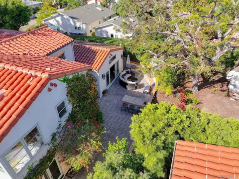 Exterior - 901 Stratford Dr, Encinitas, CA 92024 photo 2 of 13