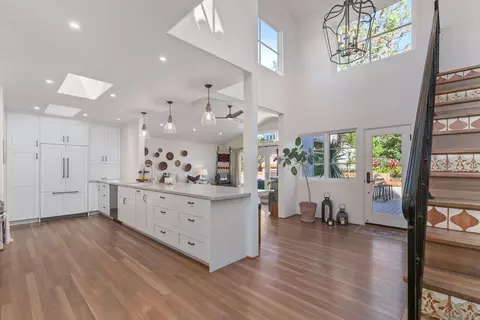 Entry Way - 901 Stratford Dr, Encinitas, CA 92024 photo 2 of 5
