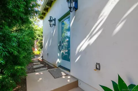 Exterior - 901 Stratford Dr, Encinitas, CA 92024 photo 8 of 13