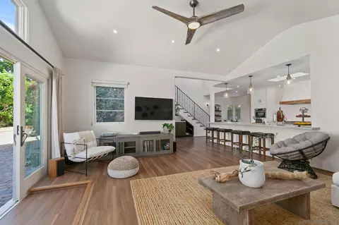 Living - 901 Stratford Dr, Encinitas, CA 92024 photo 5 of 8