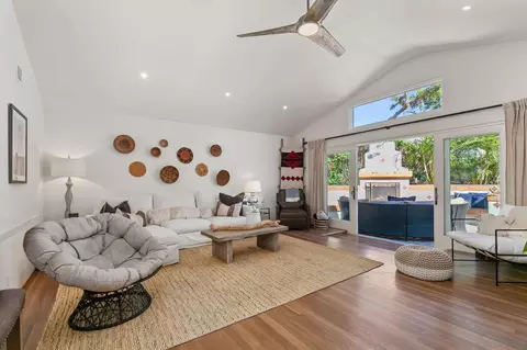 Living - 901 Stratford Dr, Encinitas, CA 92024 photo 4 of 8