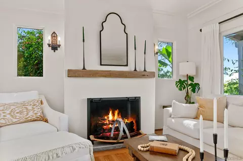 Living - 901 Stratford Dr, Encinitas, CA 92024 photo 2 of 8