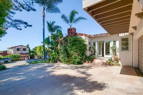 Exterior - 901 Stratford Dr, Encinitas, CA 92024 photo 11 of 13