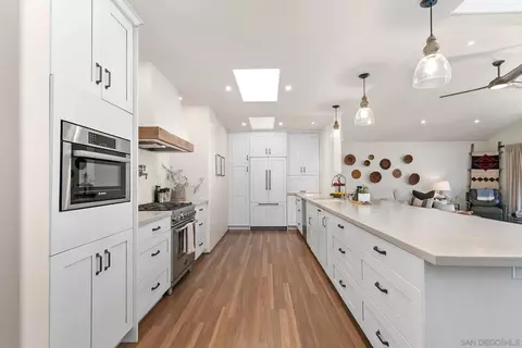 Kitchen - 901 Stratford Dr, Encinitas, CA 92024 photo 3 of 8