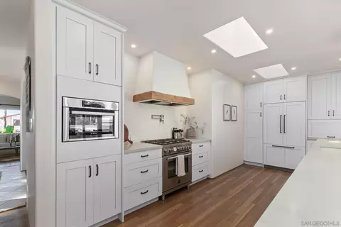 Kitchen - 901 Stratford Dr, Encinitas, CA 92024 photo 4 of 8