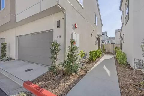 Exterior - 219 Canopy Trails Pl, Fallbrook, CA 92028 photo 2 of 11