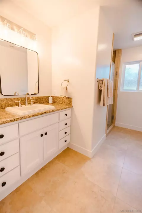 Bath - 16134 Hampson Pl, Ramona, CA 92065 photo 2 of 3