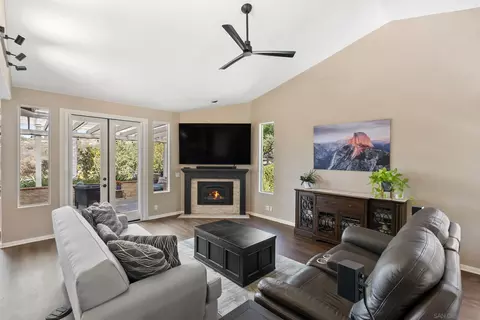 Living - 10328 Hawley Rd, El Cajon, CA 92021 photo 4 of 5