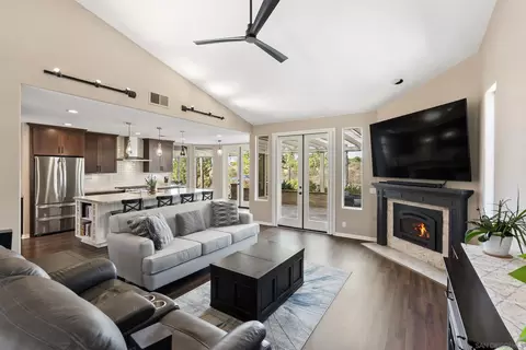 Living - 10328 Hawley Rd, El Cajon, CA 92021 photo 3 of 5