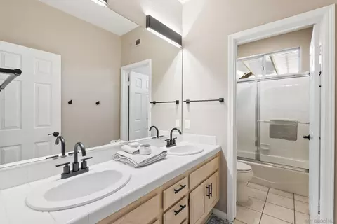 Bath - 10328 Hawley Rd, El Cajon, CA 92021 photo 4 of 5