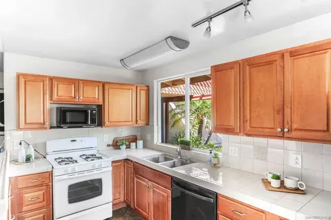 Kitchen - 14287 Lolin Ln, Poway, CA 92064 photo 3 of 3