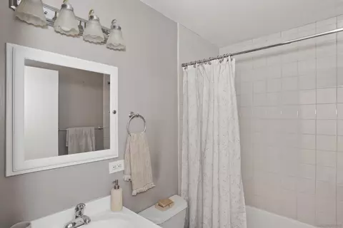 Bath - 14287 Lolin Ln, Poway, CA 92064 photo 2 of 2